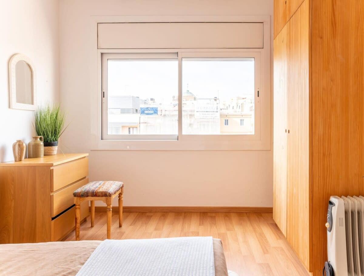 Bright 4bd With Terrace Near Arc De Triomf Apartment *
